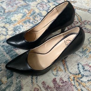 Leather Black D pumps